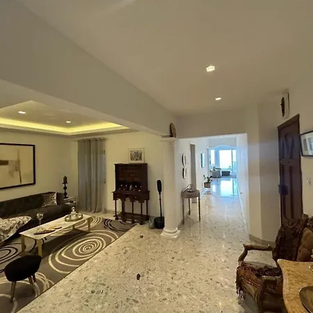 Family In Heart Of Malta Apartment *